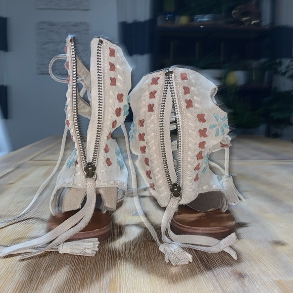 Musse & Cloud Hanne Women’s Taupe Suede Zip Gladiator Embroidered Sandals - Picture 12 of 16